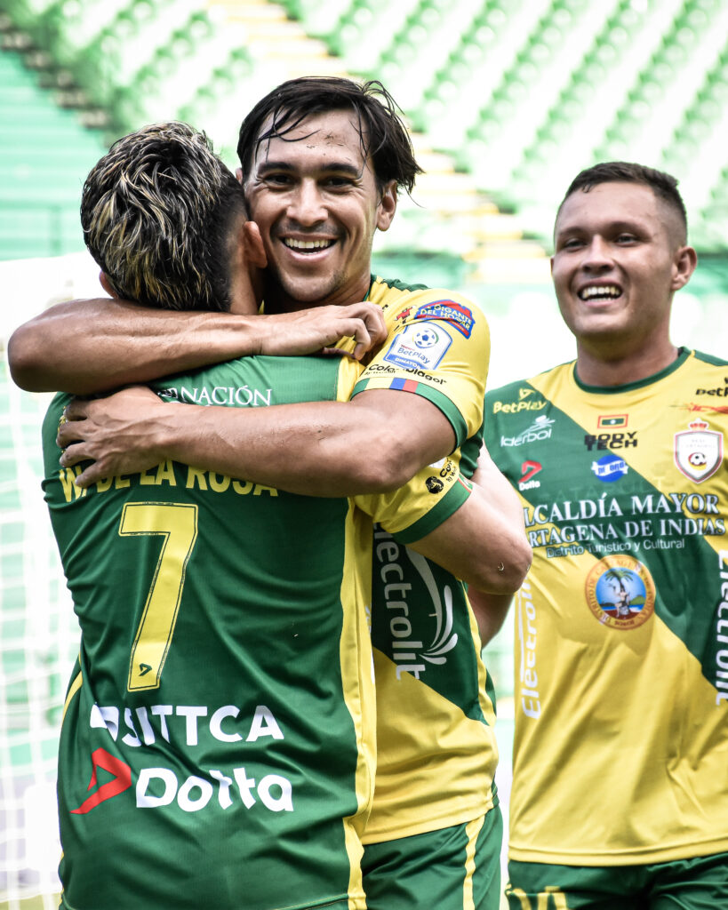 Jugadores de Real Cartagena celebran un gol ante Boca Juniors