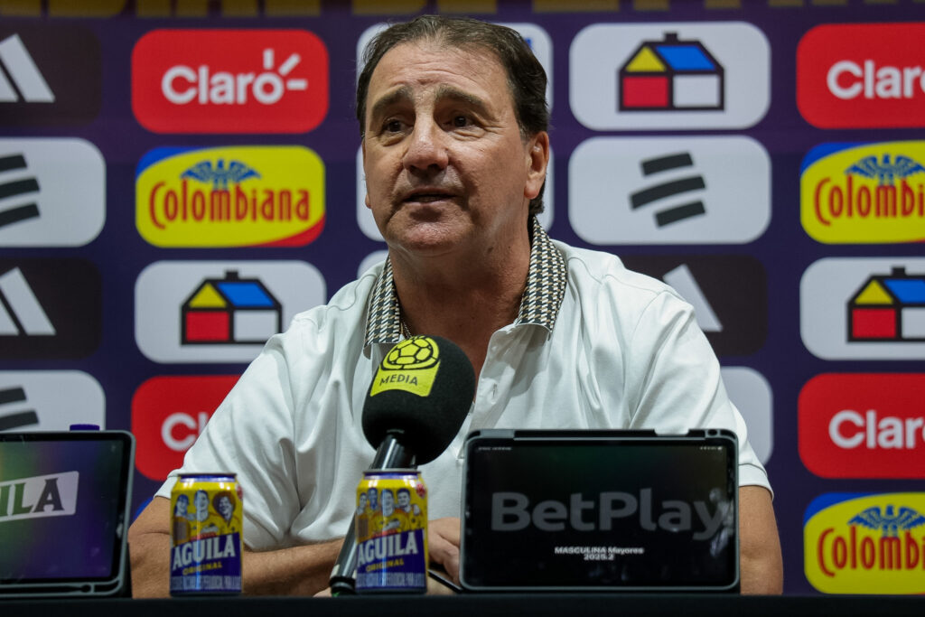 Néstor Lorenzo anunció en rueda de prensa a los convocados al Mundial 2026